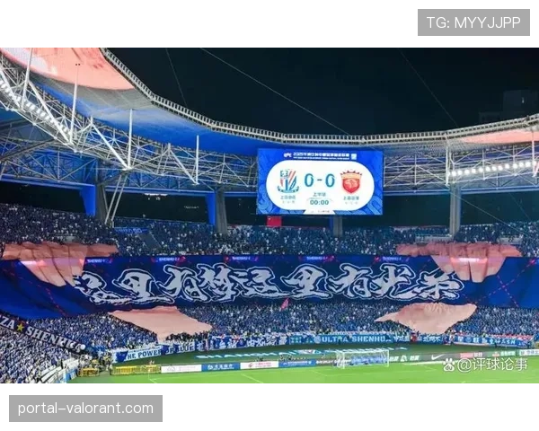 现场:萨索洛球迷打出巨型TIFO,致敬球队十年前行云流水的进攻风格 现场:萨索洛球迷打出巨型TIFO,致敬球队十年前行云流水的进攻风格